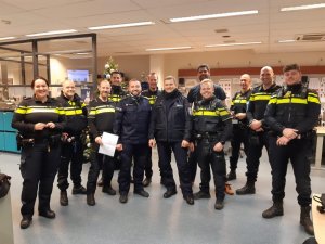 pamiątkowe zdjęcie policjantów z Polski i Holandii