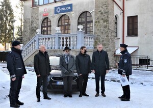 Komendant Dymura dziękuje samorządowcom, na zdjęciu również Komendant Komisariatu Policji w Piwnicznej-Zdroju