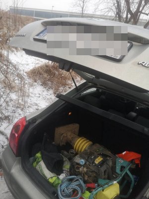 bagażnik pojazdu w którym znajdował się skradziony przedmiot