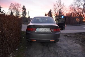 tył samochodu honda z widocznymi śladami wgniecenie