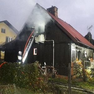 pożar drewnianego budynku w Brzeszczach