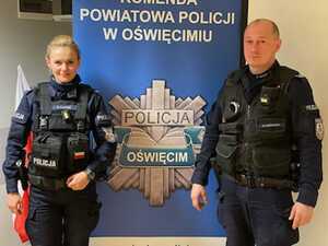 Policjanci pozujący do zdjęcia