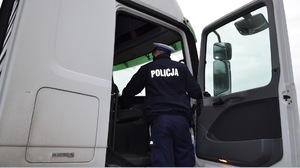 Policjant kontrola ciężarówka