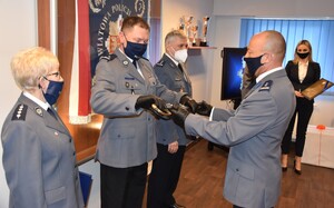 Wręczenie szabli oficerskiej Przez Komendanta Powiatowego Policji w Wieliczce