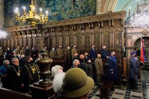 przedstawiciele służb mundurowych podczas mszy świętej na Wawelu