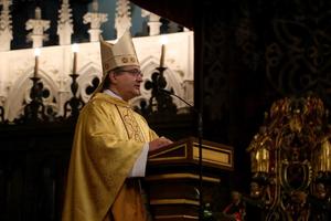 biskup Damian Muskus odprawiający msze świętą