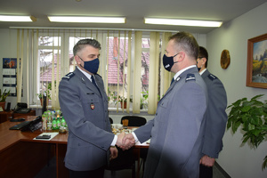 1 Komendant Miejski Policji w Krakowie dziękuje dotychczasowemu komendantowi Komisariatu Policji siódmego za służbę