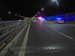 policja oraz inne służby na sygnałach świetlnych w trakcie usuwania skutków wypadku drogowego