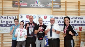 wspólne zdjęcie uczestników zawodów - T. Baldowska, pierwsza od lewej