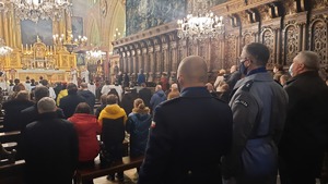msza święta na wawelu - wnetrze katedry