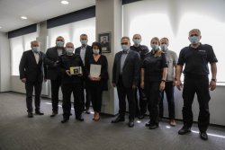 Zebrani zaproszeni goście po przekazaniu ozonatorów