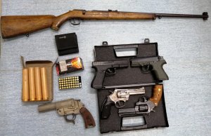 Zabezpieczona broń i amunicja