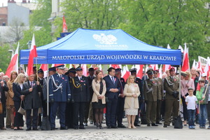 Delegacje pod Pomnikiem Ofiar Katynia