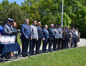 Przedstawiciele służb mundurowych oraz lokalnego samorządu