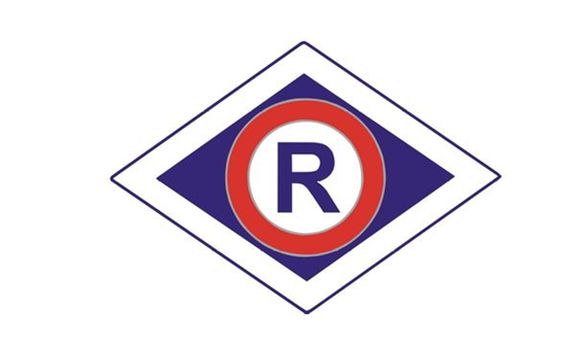 litera R  w rombie -znak wydziału ruchu drogowego