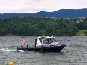 łódka policyjna