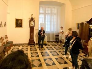 kilka osób przebywających na sali Archiwum Narodowego w Krakowie