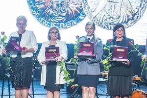 zdjęcie zbiorowe odznaczonych