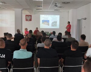 uczestnicy spotkania w sali konferencyjnej