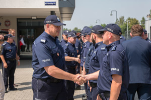 Komendant Wojewódzki gratuluje policjantom nowej jednostki