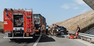 służby ratunkowe pracujące na miejscu wypadku na zakopiance