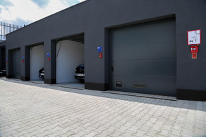 zdjęcie nowych garaży policyjnych