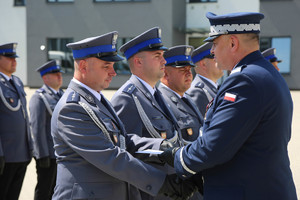 Komendant Wojewódzki gratuluje awansu policjatowi