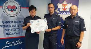 Wręczenie czeku dla Fundacji PWiSpPP