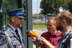 komendant Komisariatu Policji w Wojniczu udziela wywiadu