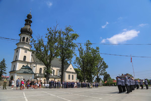 plac przed kościołem, miejsce uroczystego apelu z okazji Święta Policji