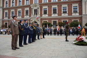 Komendanci podczas uroczystego składania wieńca pod Pomnikiem Nieznanego Żołnierza