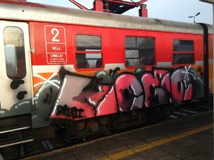 Pseudograffiti na pociągach