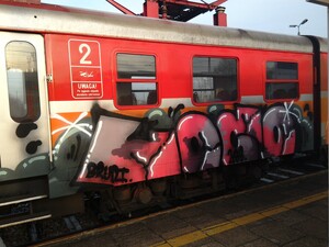 Pseudograffiti na pociągach