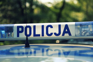 policyjne sygnały na radiowozie policyjnym