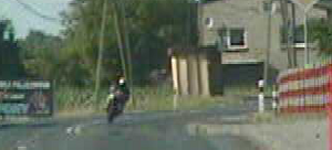 pirat drogowy na motocyklu widok z kamery radiowozu