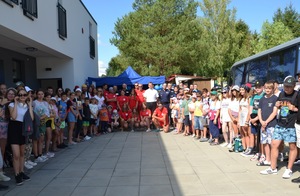 uczestnicy spotkania profilaktycznego, Komendant Miejski Policji w Nowym Sączu, Prezes WOPR  i - Kopia.JPG