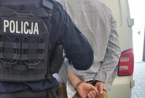 zatrzymany przy radiowozie