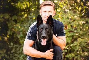 sierż. Sebastian Wypchał i pies Poziom