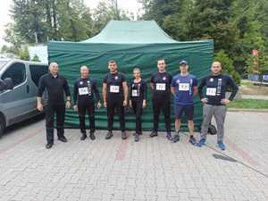 Policjanci oraz pracownicy cywilni KPP Wieliczka podczas biegu 24 godzinnego w Bochni 9