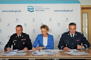 podpisywanie porozumień przez sygnatariuszy