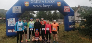 małopolscy policyjni biegacze pozują przed metą