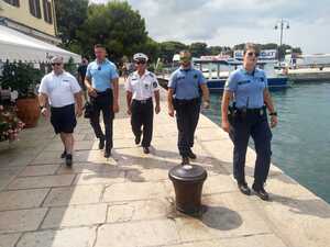 patrol wzdłuż nabrzeża - Michał Kuzara