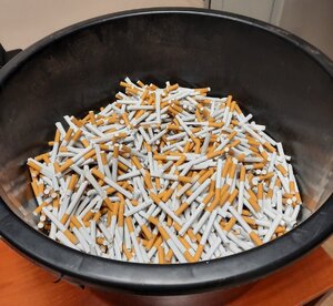 Oświęcim nielegalne papierosy w misce