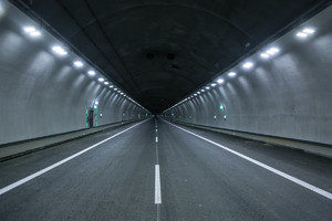 zdjęcie tunelu w środku
