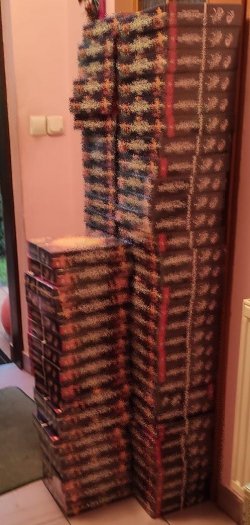 stos pudełek z grami planszowymi