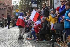 Dzieci z flagami