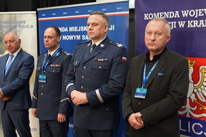 od lewej M. Kwiatkowski, K. Dymura, M. Ledzion i L. Handzel podczas briefingu prasowego