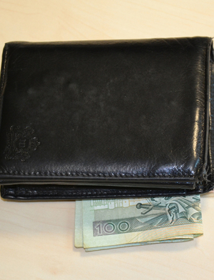 portfel z banknotami