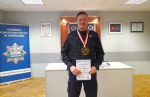 Wojciech Mazur mistrzem Polski w  BJJ wraz z medalem i dyplomem