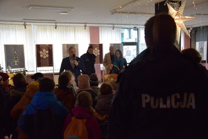 Burmistrz Olkusza wita dzieci w Miejskim Ośrodku Kultury w Olkuszu
